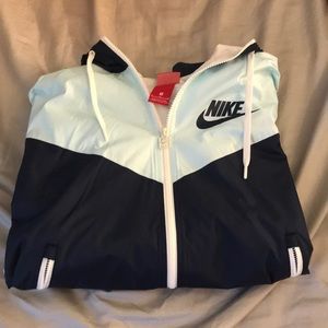 Brand New Nike Windrunner size Medium